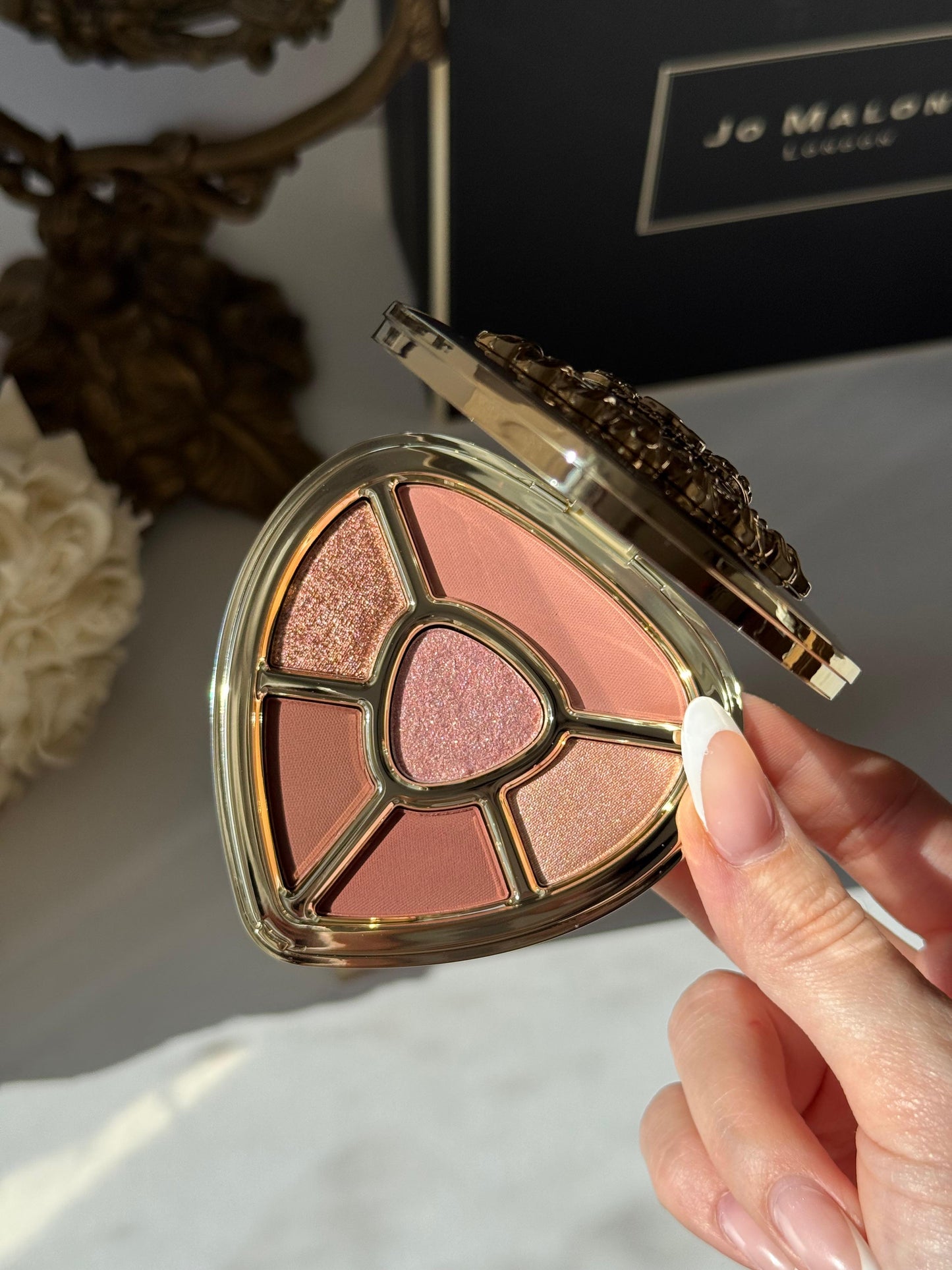 DOLCE&GABBANA Ever Icon Eye Palette (02)
10H Multi-Finish Day To Night Eyeshadow