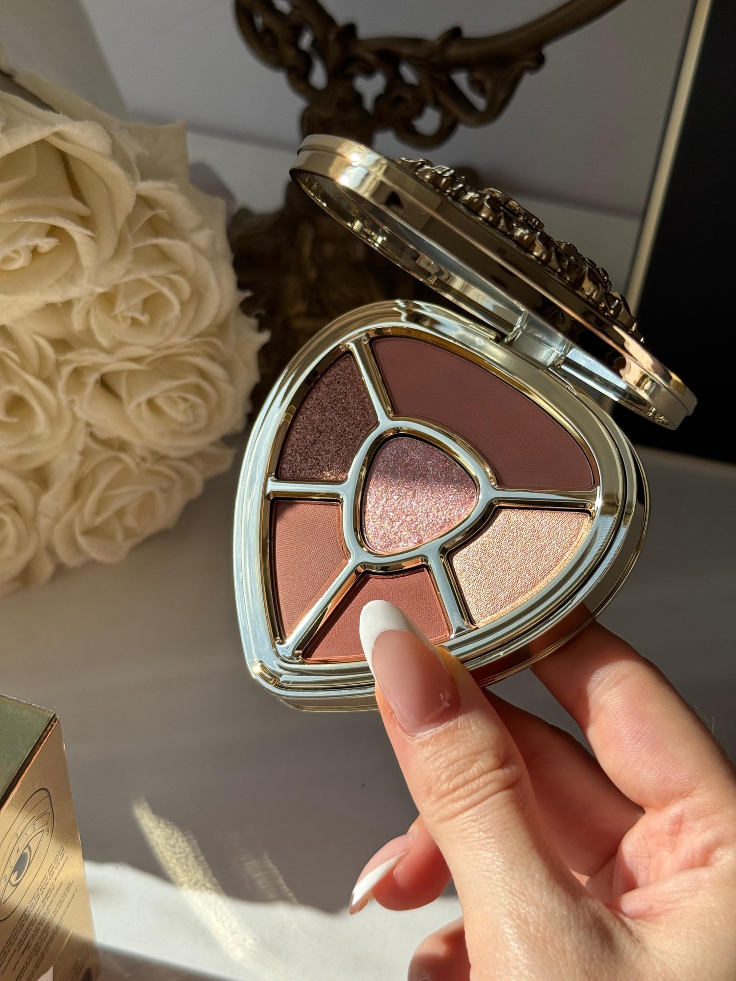 DOLCE&GABBANA Ever Icon Eye Palette (02)
10H Multi-Finish Day To Night Eyeshadow