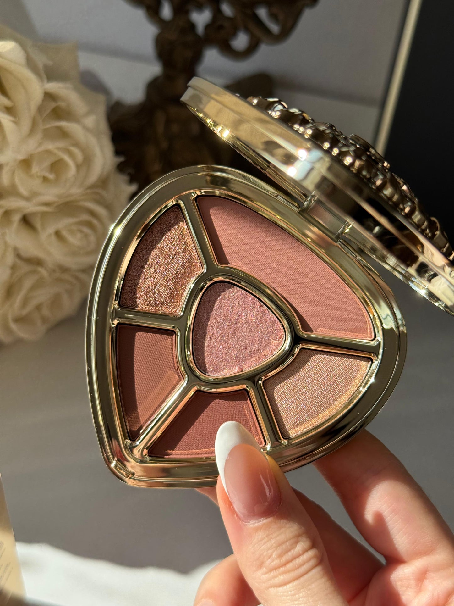 DOLCE&GABBANA Ever Icon Eye Palette (02)
10H Multi-Finish Day To Night Eyeshadow