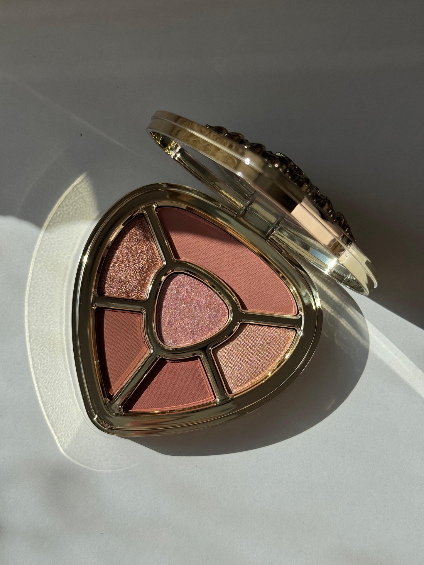 DOLCE&GABBANA Ever Icon Eye Palette (02)
10H Multi-Finish Day To Night Eyeshadow