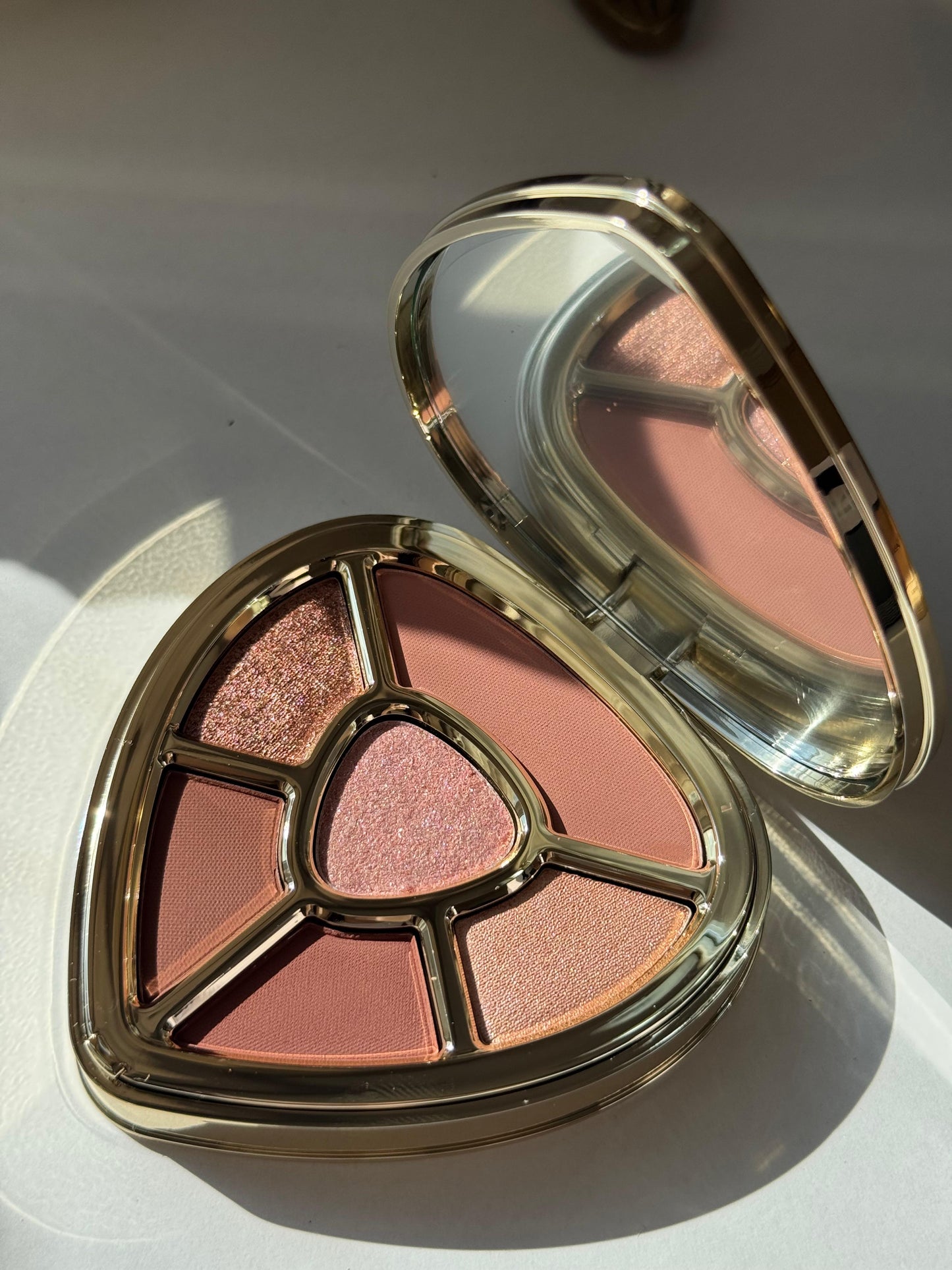 DOLCE&GABBANA Ever Icon Eye Palette (02)
10H Multi-Finish Day To Night Eyeshadow