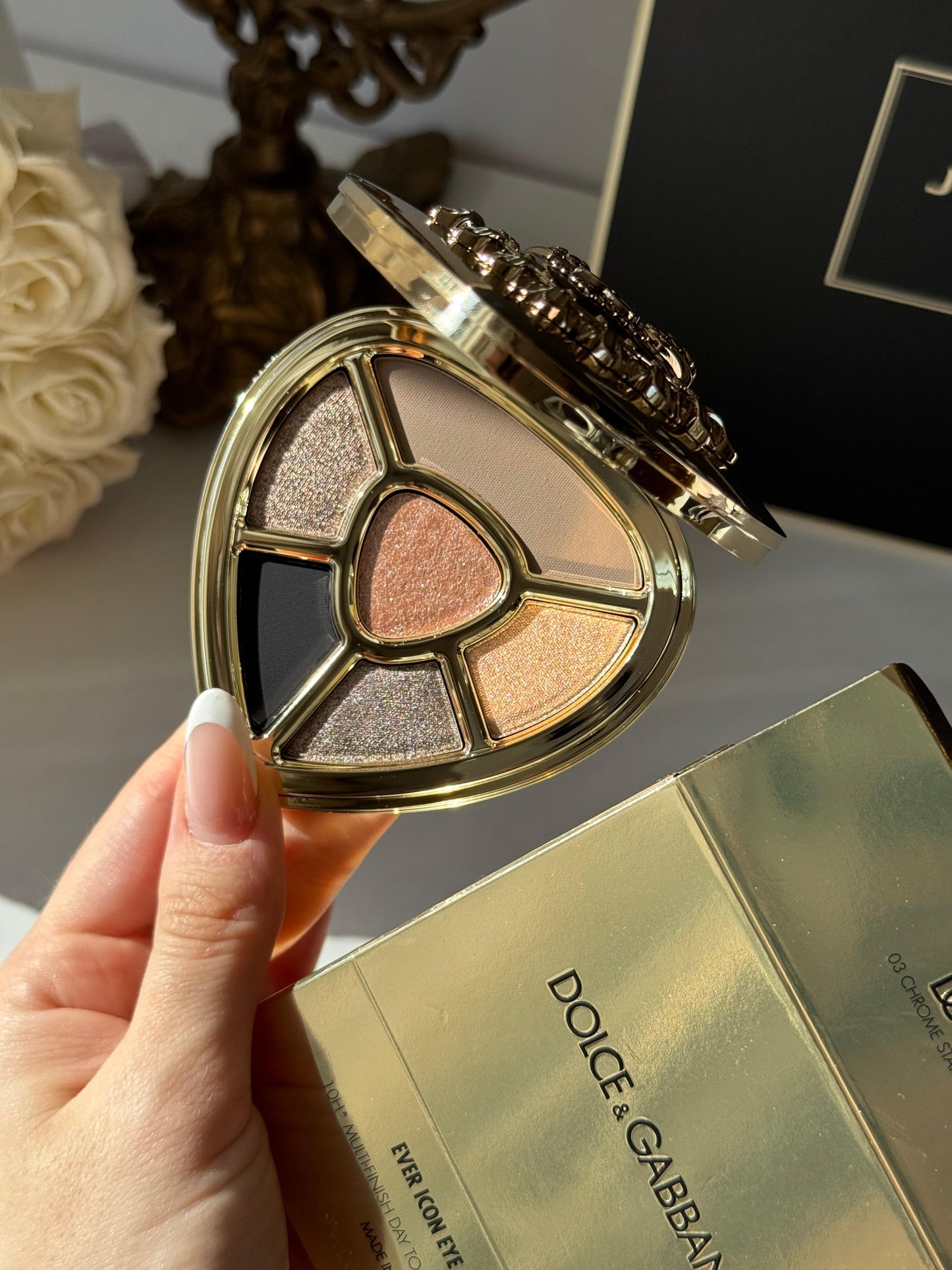 DOLCE&GABBANA Ever Icon Eye Palette (03)
10H Multi-Finish Day To Night Eyeshadow