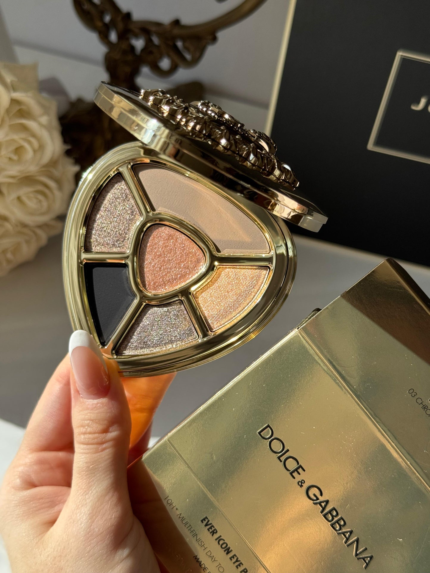 DOLCE&GABBANA Ever Icon Eye Palette (03)
10H Multi-Finish Day To Night Eyeshadow