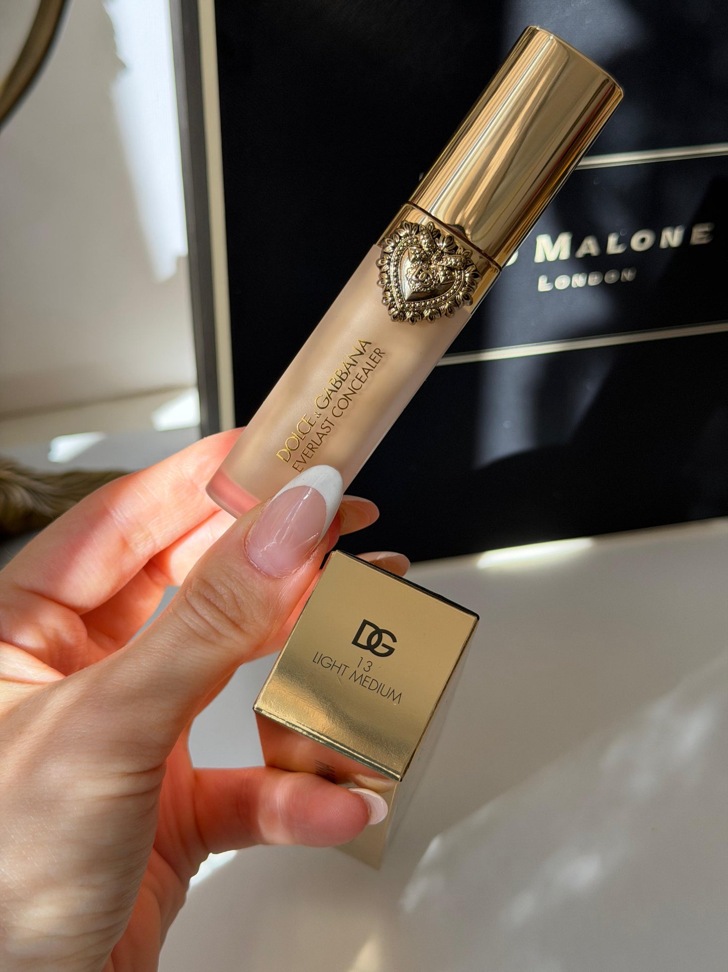 DOLCE&GABBANA Everlast Concealer 
24H Wear Crease-Proof Hydrating (13)