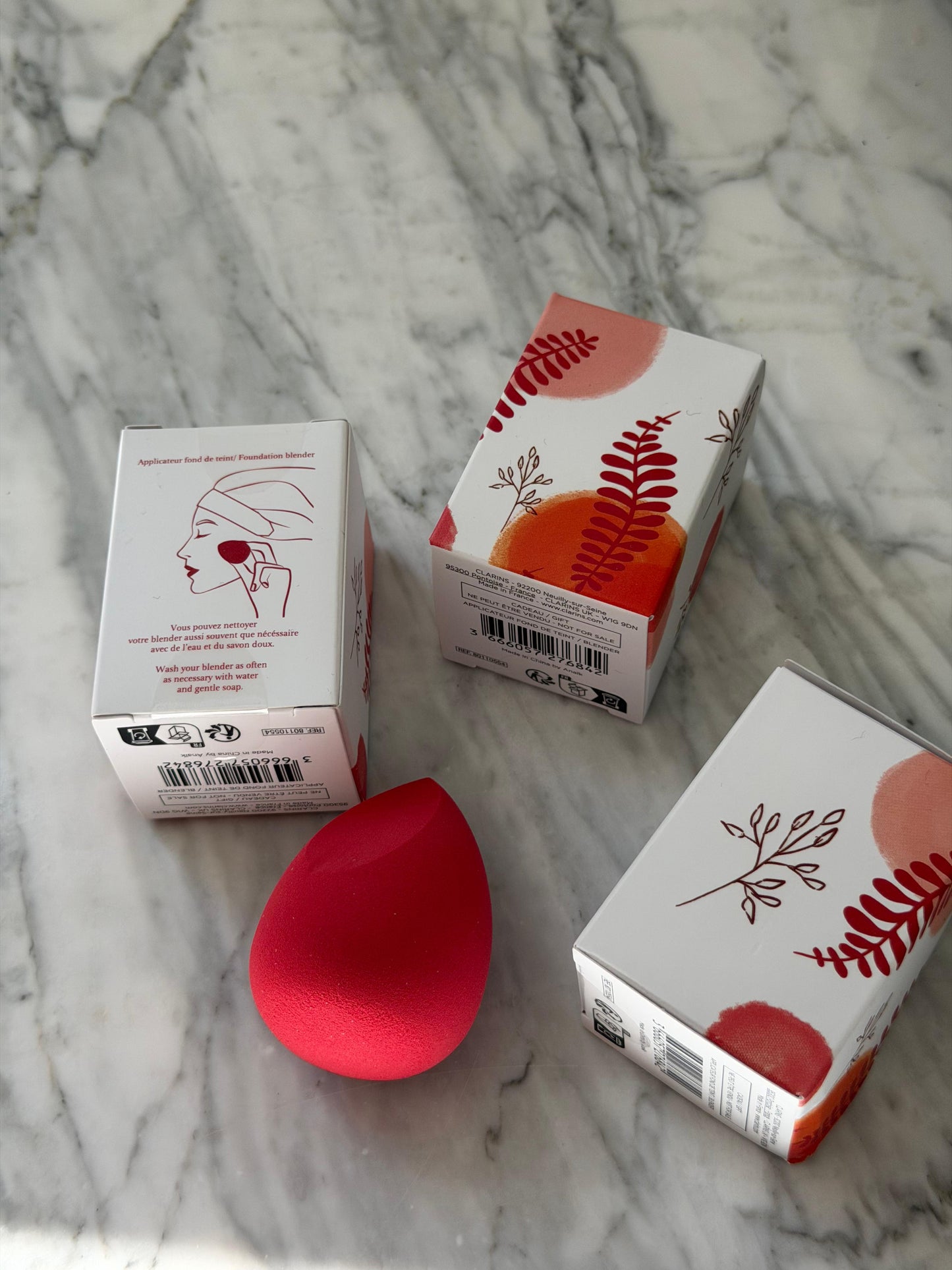 CLARINS Sponge Foundation Blender