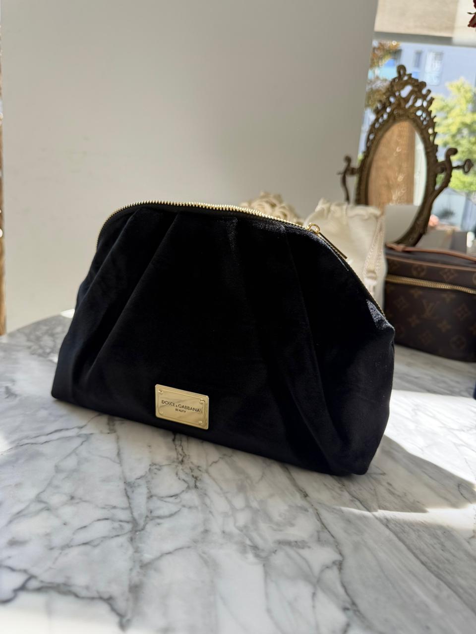 DOLCE&GABBANA
Luxury Black Velvet Beauty Pouch