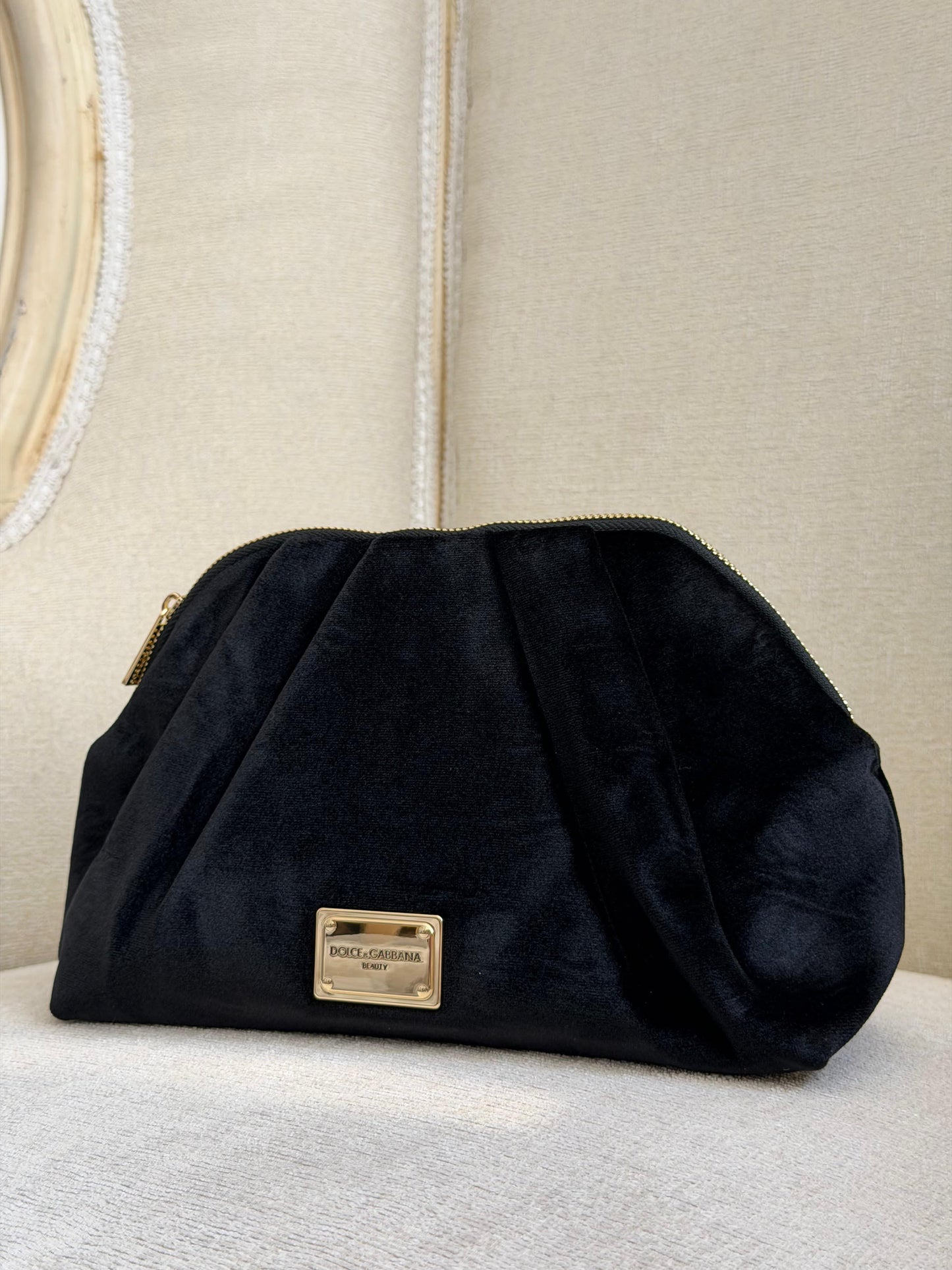 DOLCE&GABBANA
Luxury Black Velvet Beauty Pouch