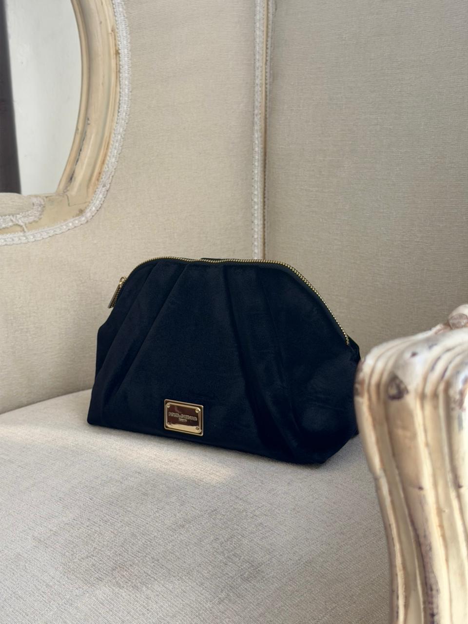 DOLCE&GABBANA
Luxury Black Velvet Beauty Pouch