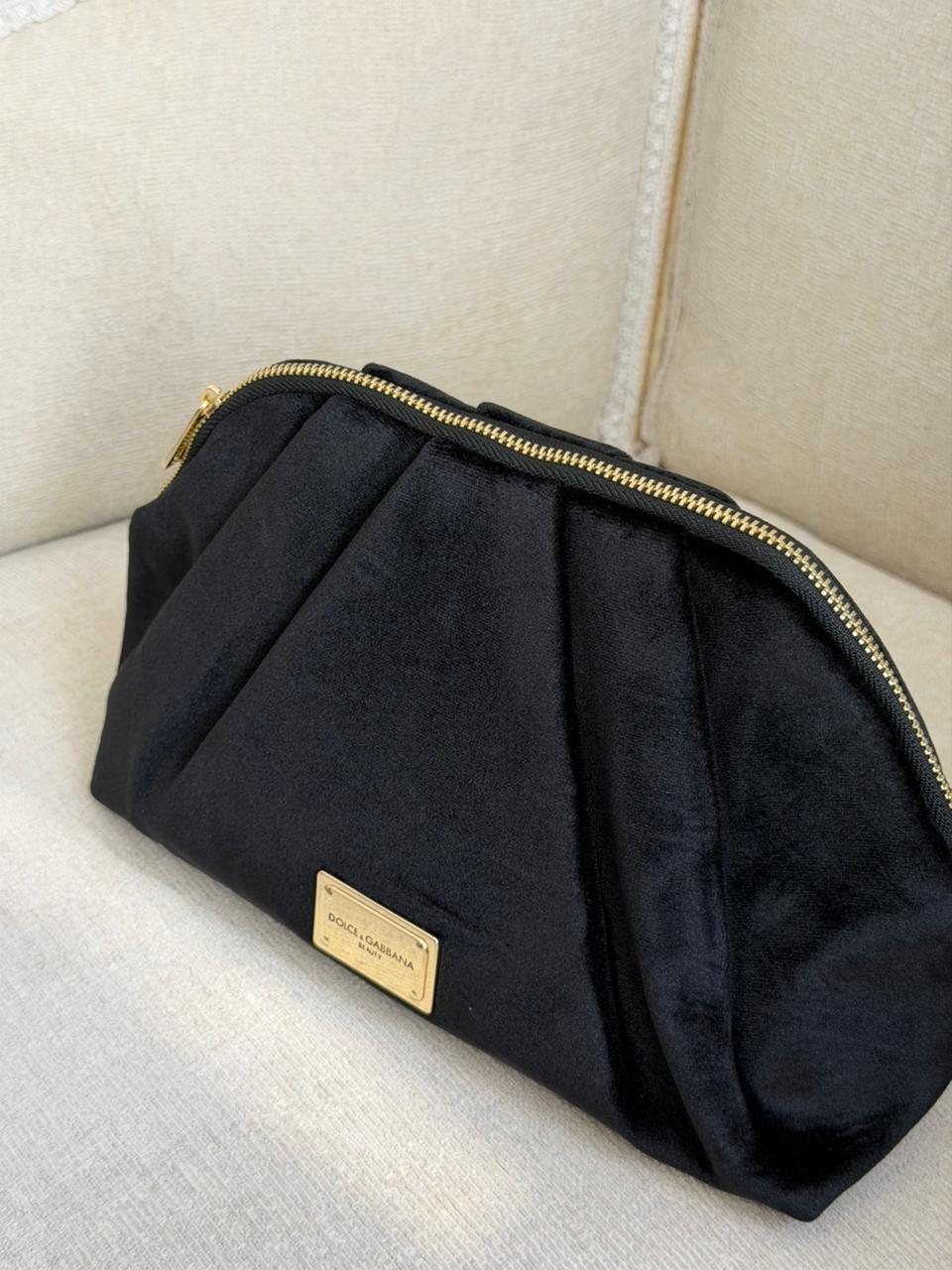 DOLCE&GABBANA
Luxury Black Velvet Beauty Pouch