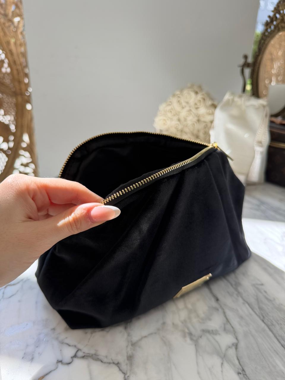 DOLCE&GABBANA
Luxury Black Velvet Beauty Pouch