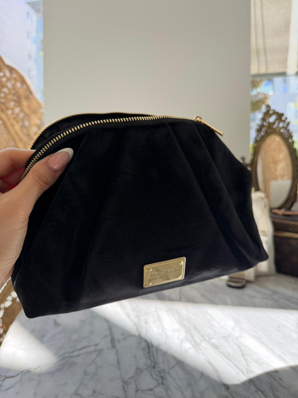 DOLCE&GABBANA
Luxury Black Velvet Beauty Pouch