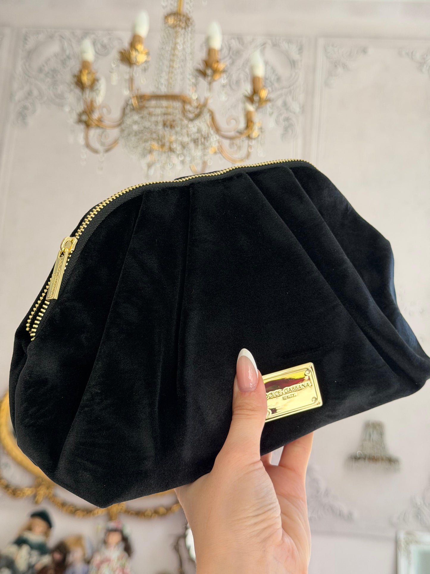 DOLCE&GABBANA
Luxury Black Velvet Beauty Pouch