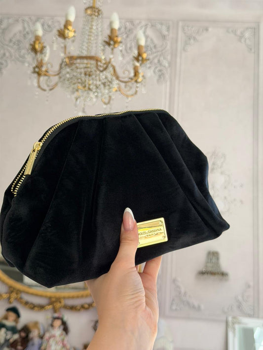 DOLCE&GABBANA
Luxury Black Velvet Beauty Pouch