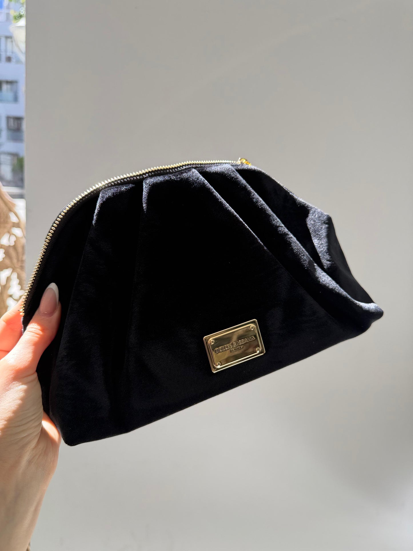 DOLCE&GABBANA
Luxury Black Velvet Beauty Pouch