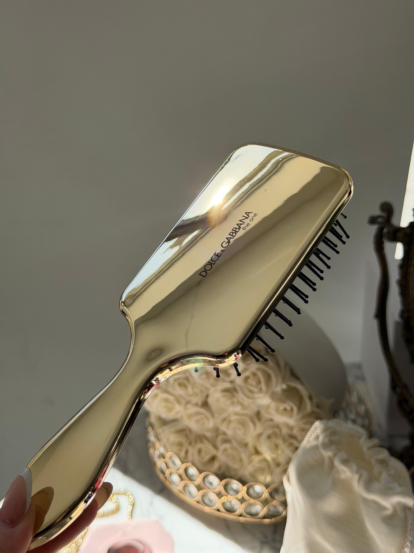 DOLCE&GABBANA The One Luxury Golden Hairbrush