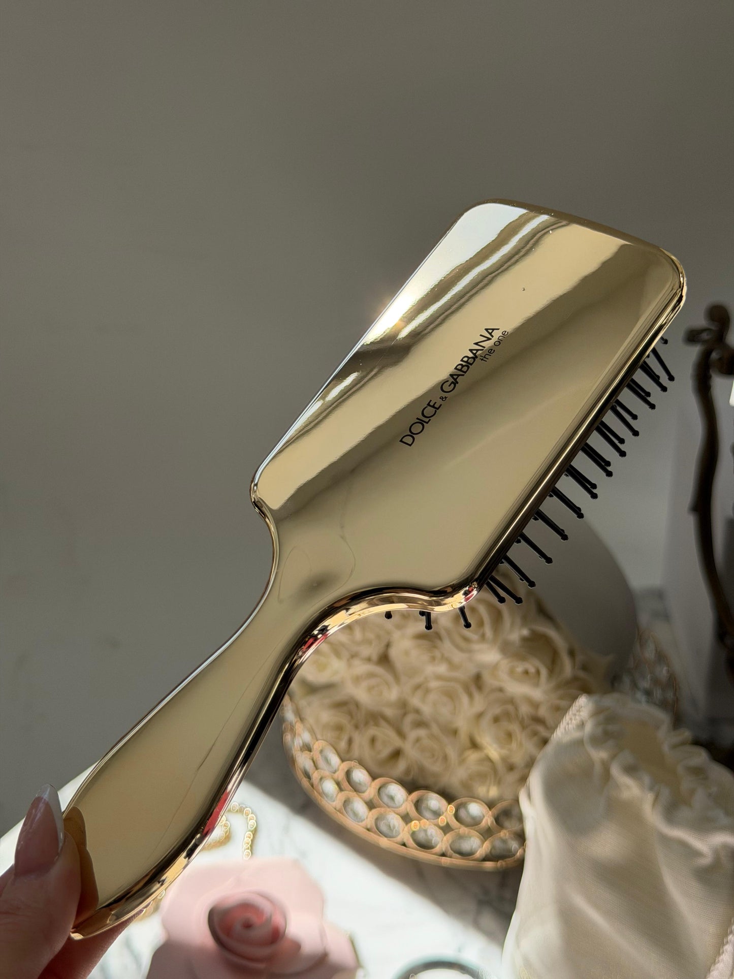 DOLCE&GABBANA The One Luxury Golden Hairbrush