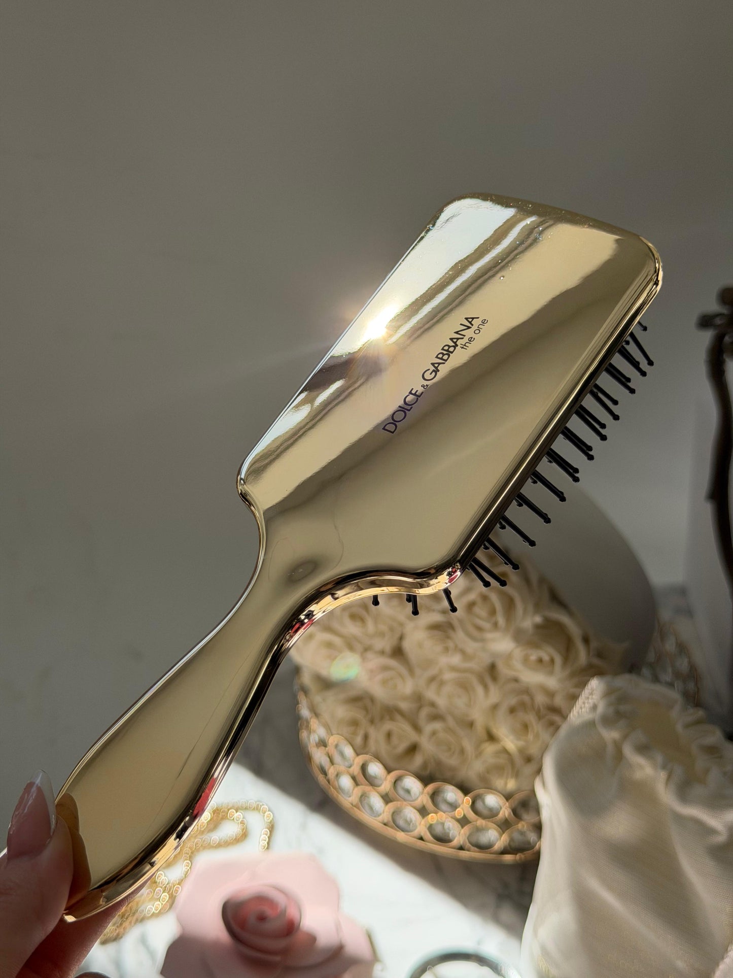 DOLCE&GABBANA The One Luxury Golden Hairbrush