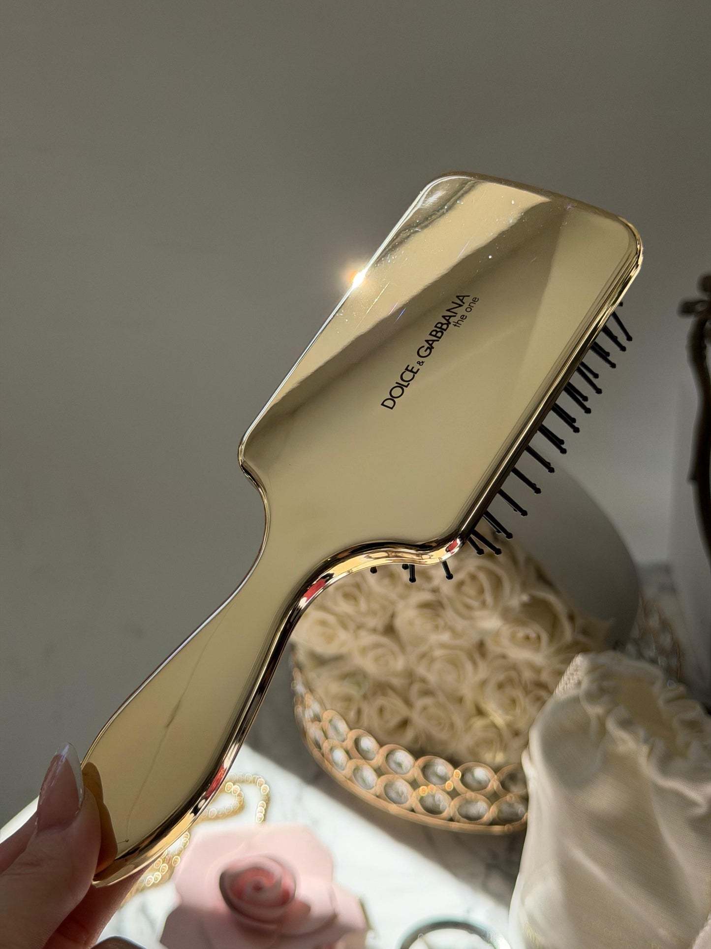 DOLCE&GABBANA The One Luxury Golden Hairbrush