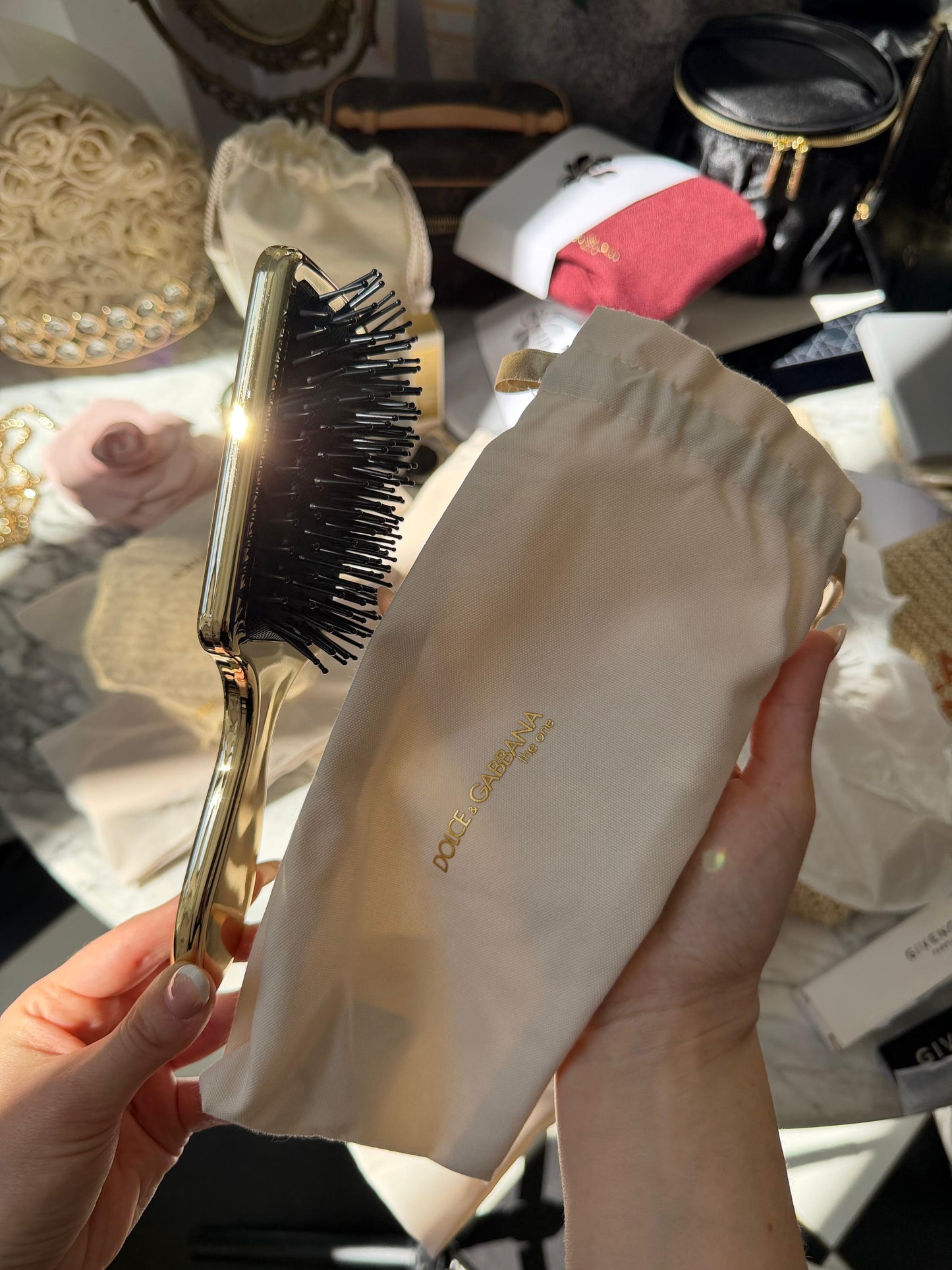 DOLCE&GABBANA The One Luxury Golden Hairbrush