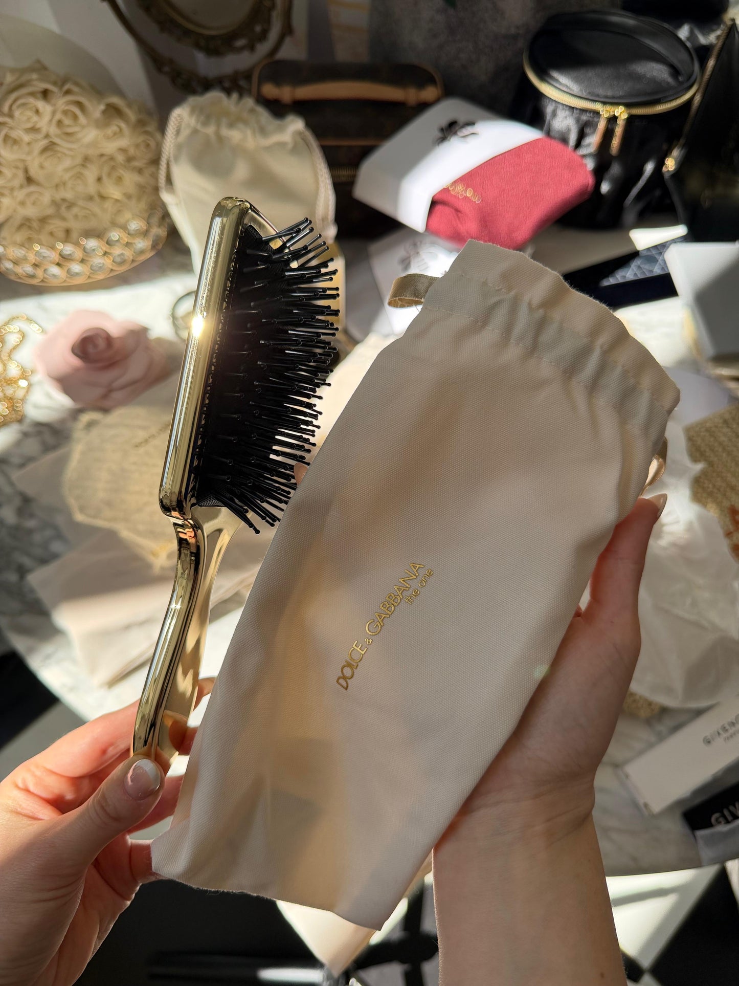 DOLCE&GABBANA The One Luxury Golden Hairbrush
