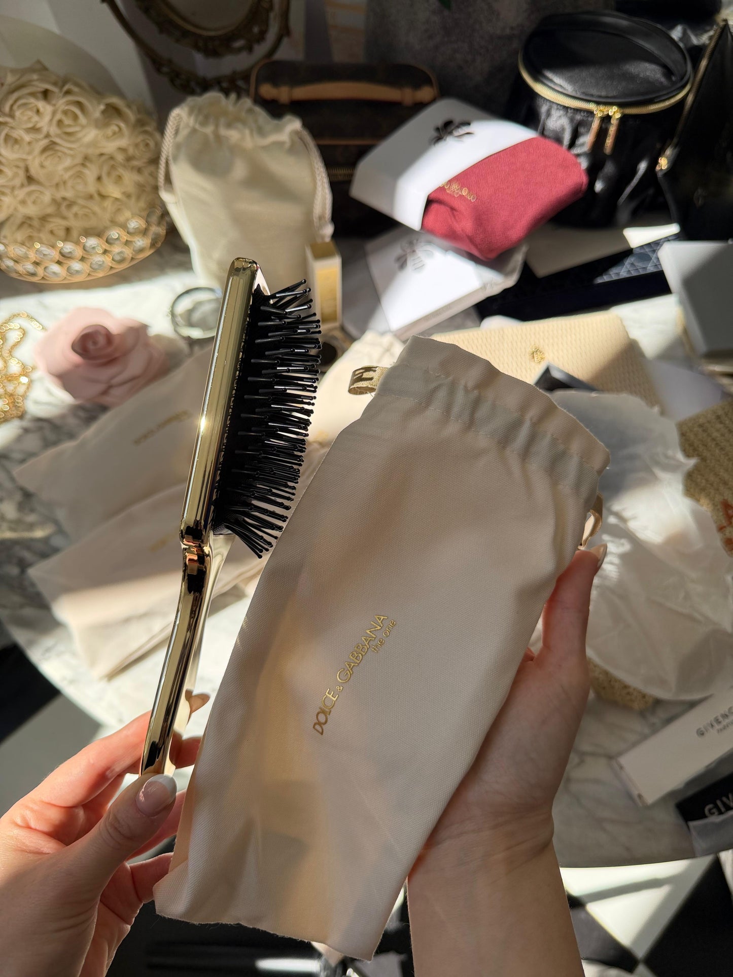 DOLCE&GABBANA The One Luxury Golden Hairbrush