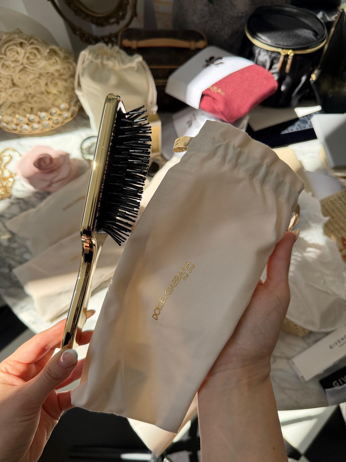 DOLCE&GABBANA The One Luxury Golden Hairbrush