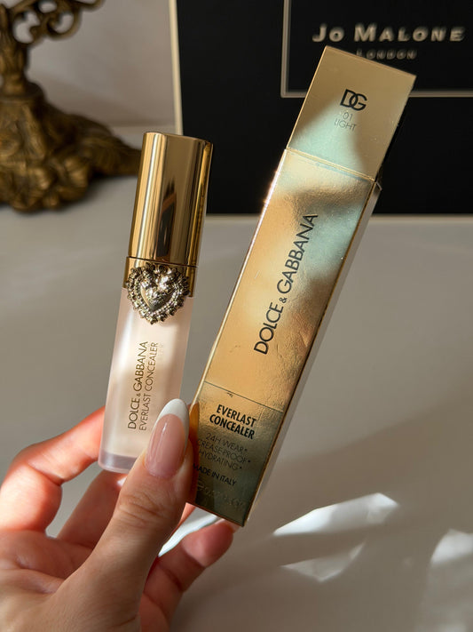 DOLCE&GABBANA Everlast Concealer 
24H Wear Crease-Proof Hydrating (01)