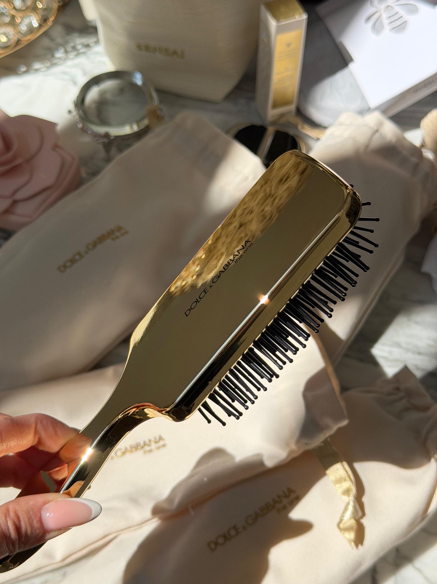 DOLCE&GABBANA The One Luxury Golden Hairbrush