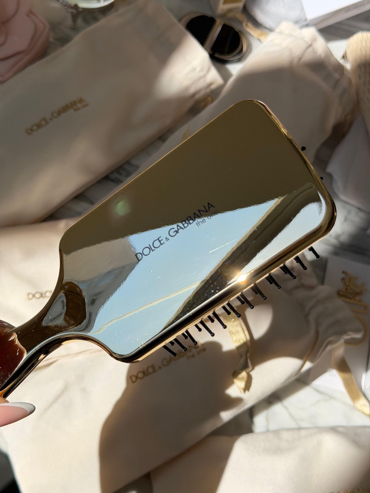 DOLCE&GABBANA The One Luxury Golden Hairbrush