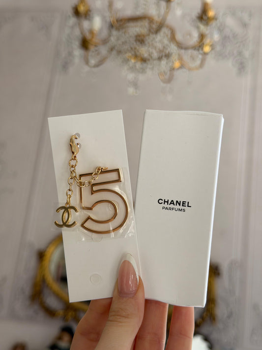 CHANEL N°5
Parfums Charms