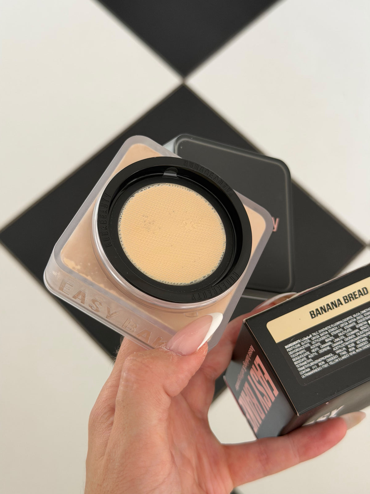 HUDA BEAUTY Easy Bake Loose Baking & Setting Powder - Banana Bread