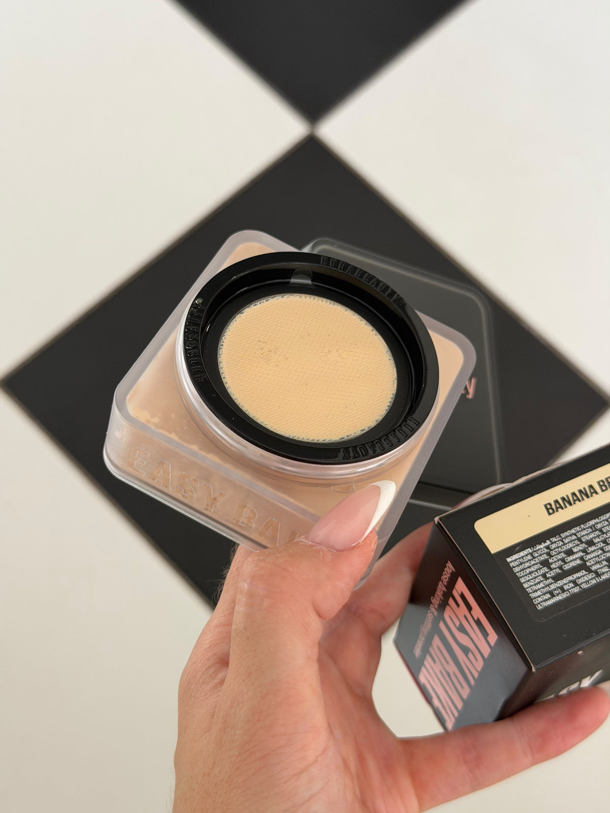 HUDA BEAUTY Easy Bake Loose Baking & Setting Powder - Banana Bread