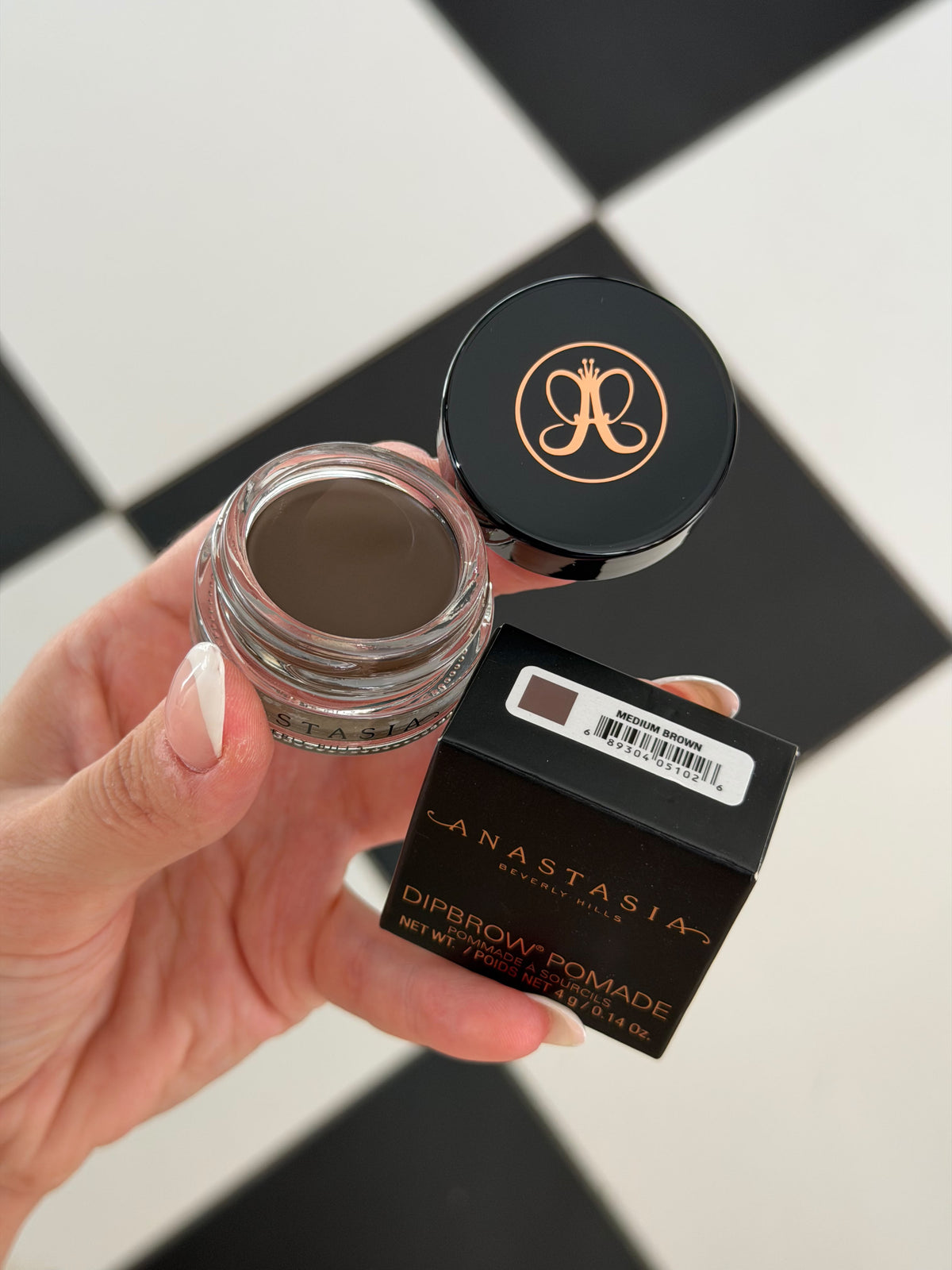 ANASTASIA BEVERLY HILLS Dipbrow Pomade - Medium Brown
Full-Pigment, Waterproof Eyebrow