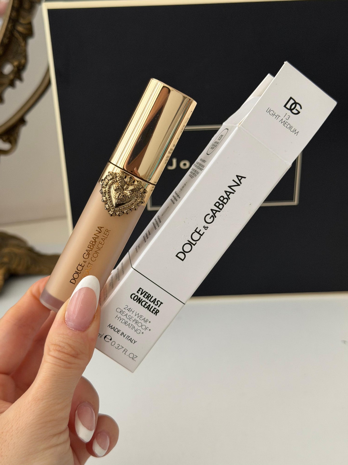 DOLCE&GABBANA Everlast Concealer 
24H Wear Crease-Proof Hydrating (13)