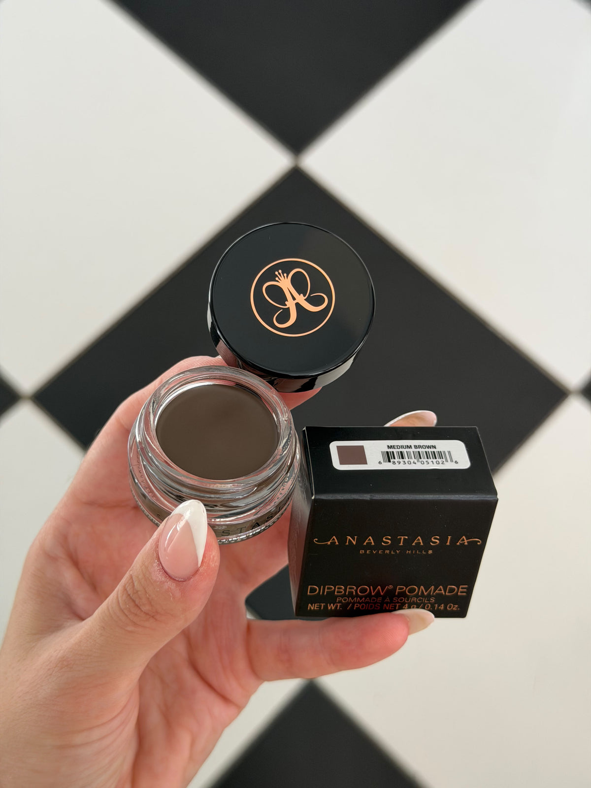 ANASTASIA BEVERLY HILLS Dipbrow Pomade - Medium Brown
Full-Pigment, Waterproof Eyebrow