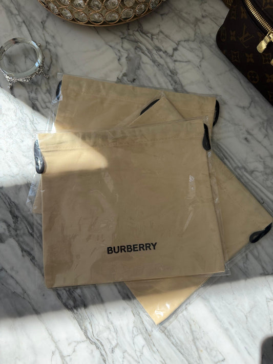 BURBERRY
Beauty Pouch Gift