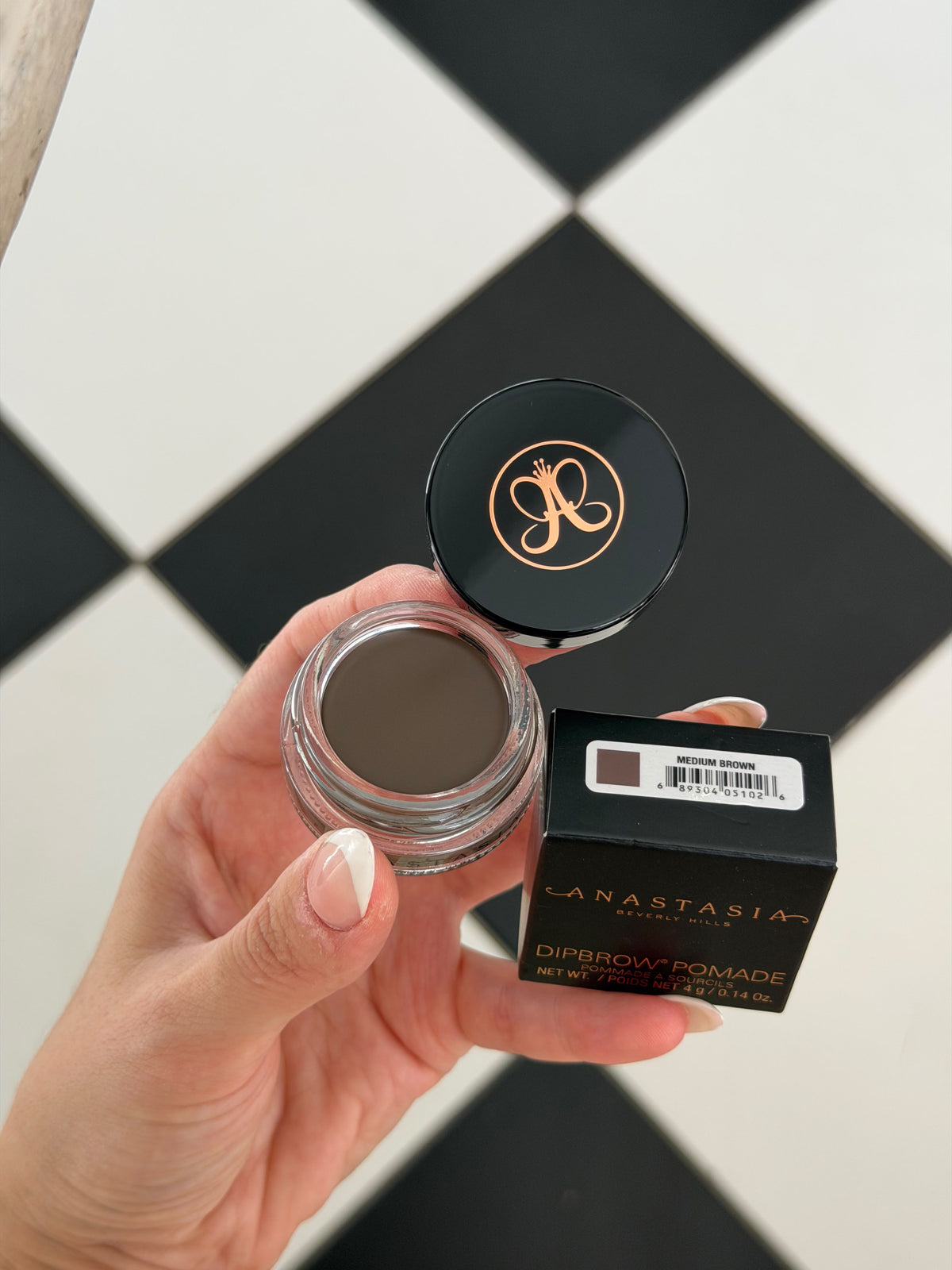ANASTASIA BEVERLY HILLS Dipbrow Pomade - Medium Brown
Full-Pigment, Waterproof Eyebrow