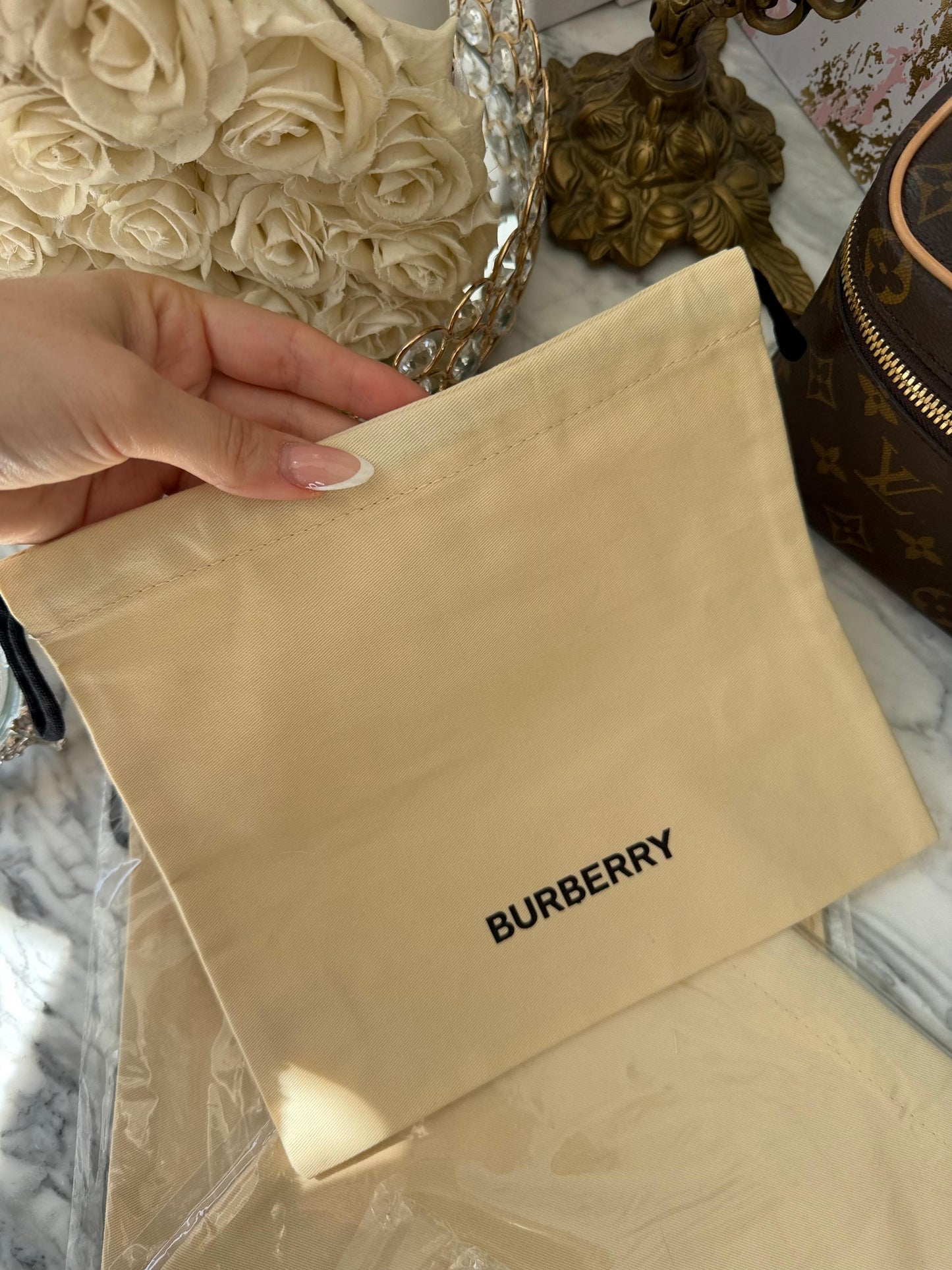 BURBERRY
Beauty Pouch Gift