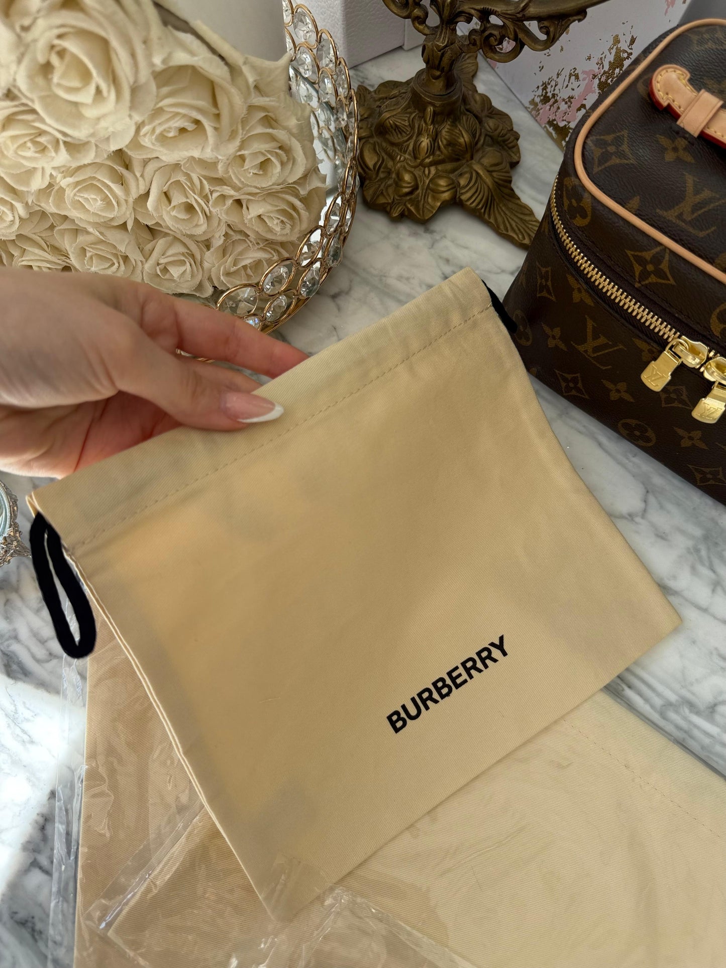 BURBERRY
Beauty Pouch Gift