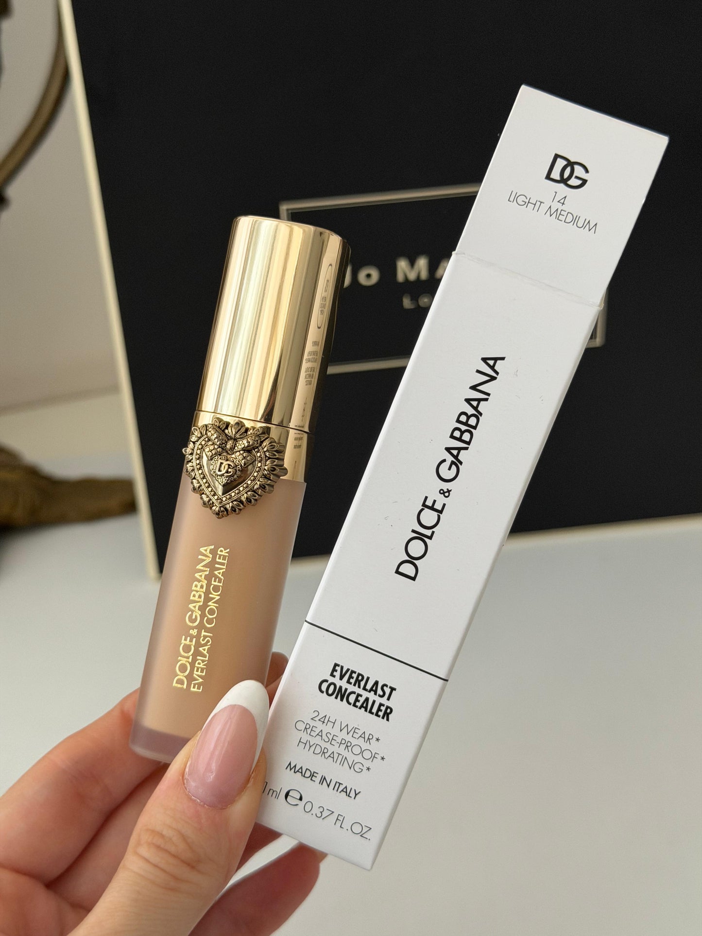 DOLCE&GABBANA Everlast Concealer 
24H Wear Crease-Proof Hydrating (14)