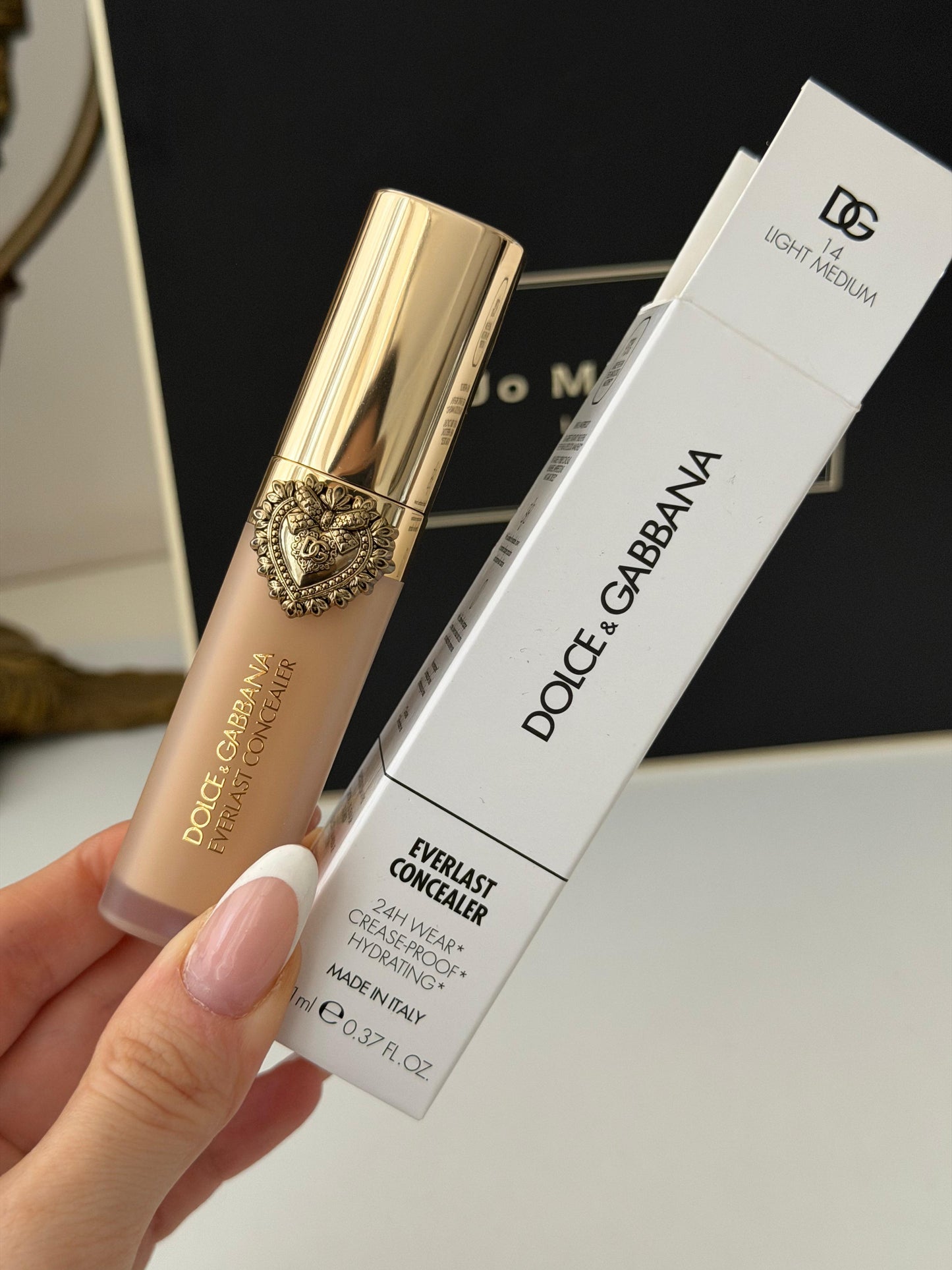 DOLCE&GABBANA Everlast Concealer 
24H Wear Crease-Proof Hydrating (14)