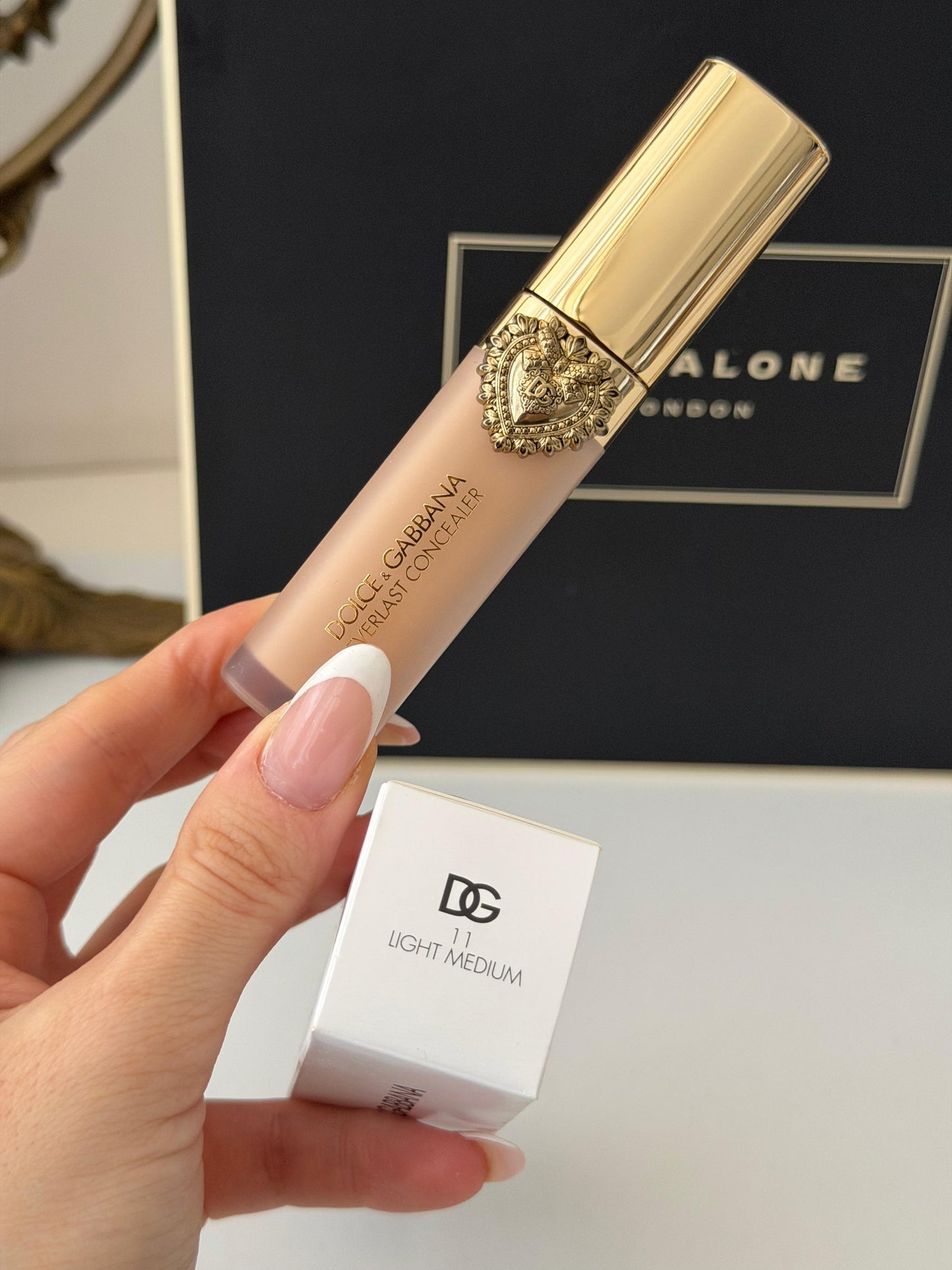 DOLCE&GABBANA Everlast Concealer 
24H Wear Crease-Proof Hydrating (11)