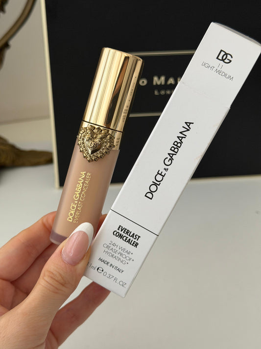 DOLCE&GABBANA Everlast Concealer 
24H Wear Crease-Proof Hydrating (11)