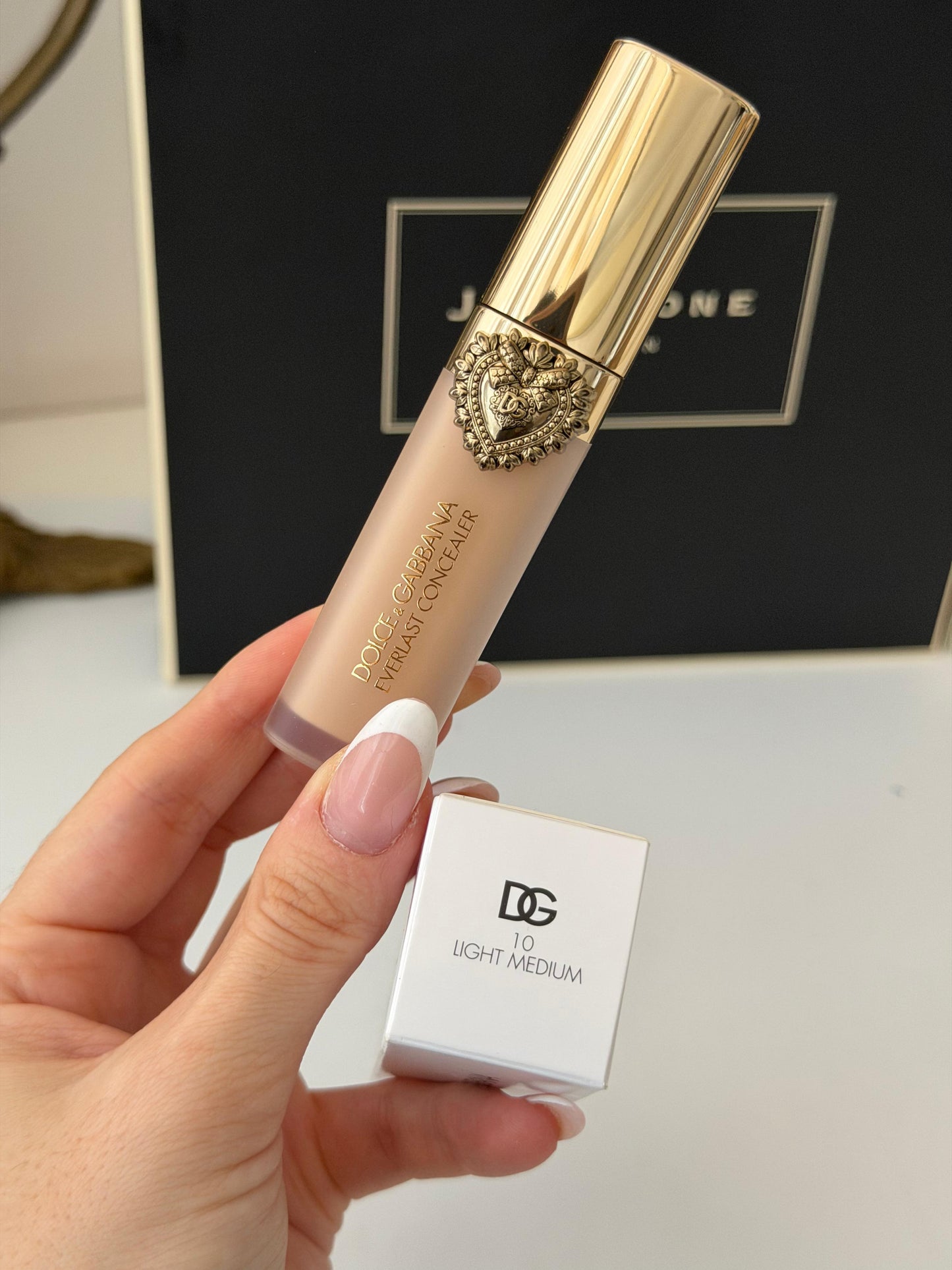 DOLCE&GABBANA Everlast Concealer 
24H Wear Crease-Proof Hydrating (10)