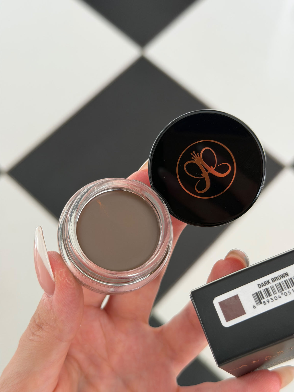 ANASTASIA BEVERLY HILLS Dipbrow Pomade - Dark Brown
Full-Pigment, Waterproof Eyebrow