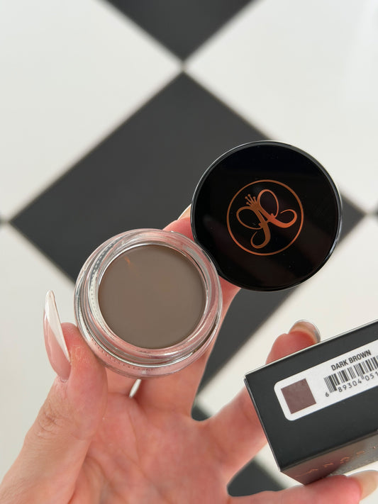 ANASTASIA BEVERLY HILLS Dipbrow Pomade - Dark Brown
Full-Pigment, Waterproof Eyebrow