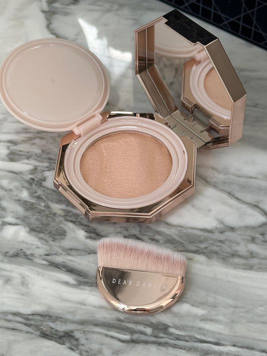 DEAR DAHLIA Blooming Edition
Endless Glow Illuminator - Highlighter