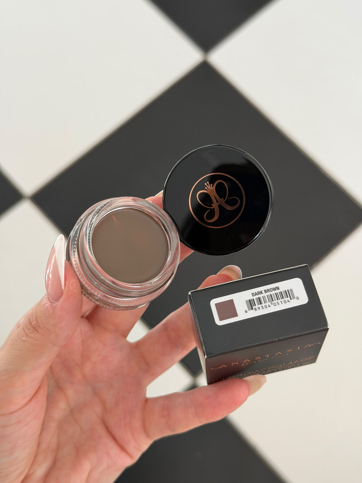 ANASTASIA BEVERLY HILLS Dipbrow Pomade - Dark Brown
Full-Pigment, Waterproof Eyebrow