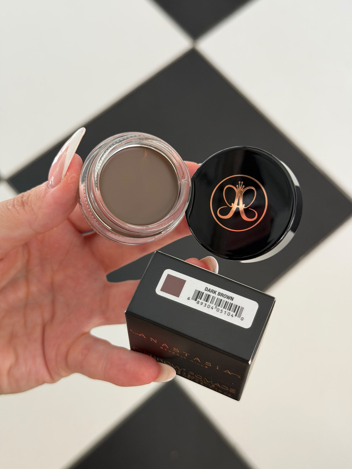 ANASTASIA BEVERLY HILLS Dipbrow Pomade - Dark Brown
Full-Pigment, Waterproof Eyebrow
