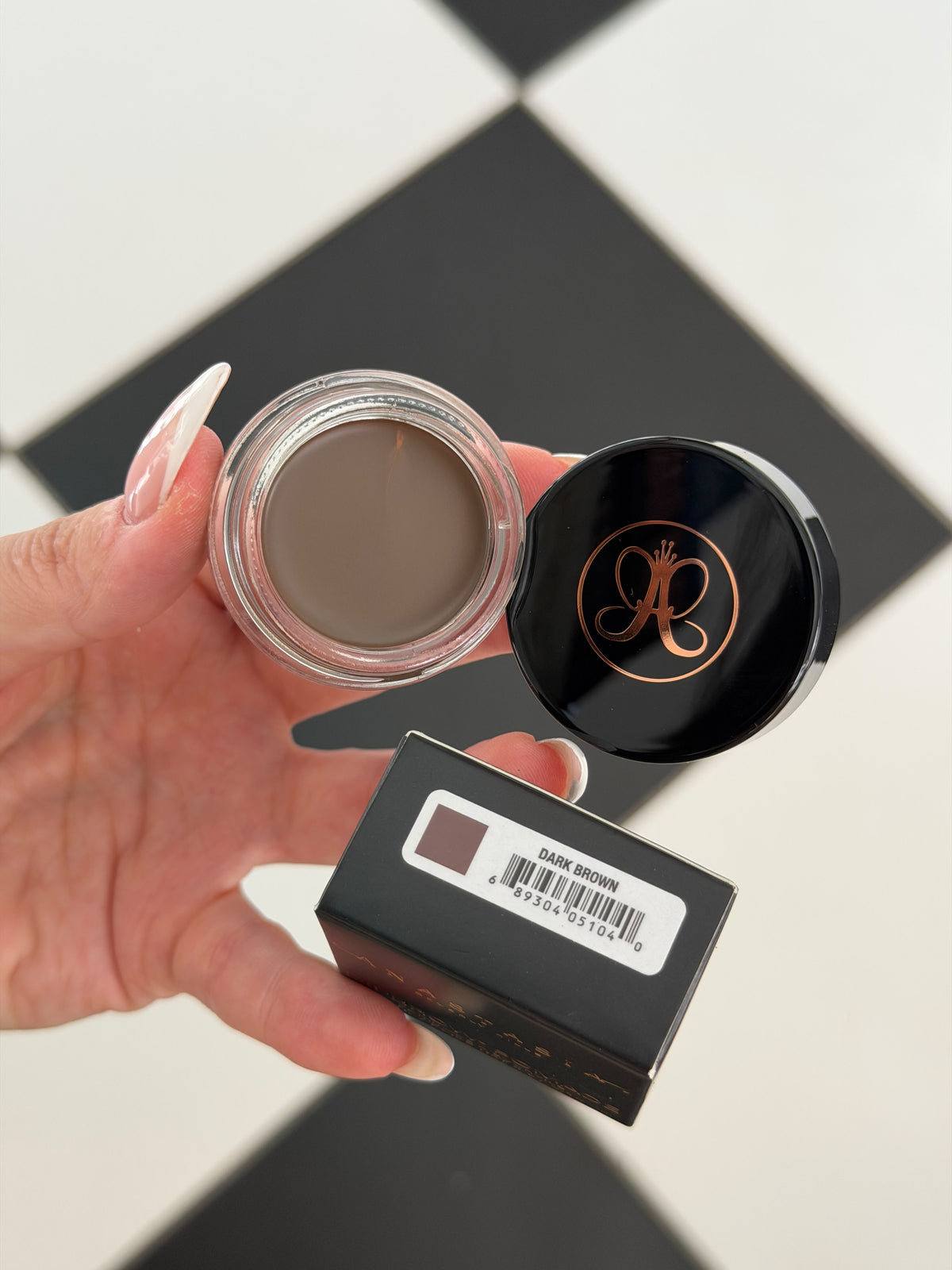 ANASTASIA BEVERLY HILLS Dipbrow Pomade - Dark Brown
Full-Pigment, Waterproof Eyebrow